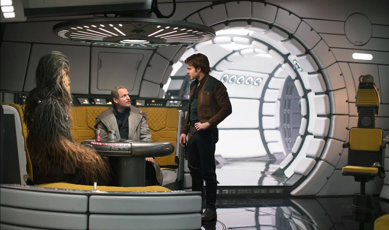 El Halcón Milenario en Solo: A Star Wars Story, antes de los acontecimientos de A New Hope. (Imagen: Entertainment Weekly)